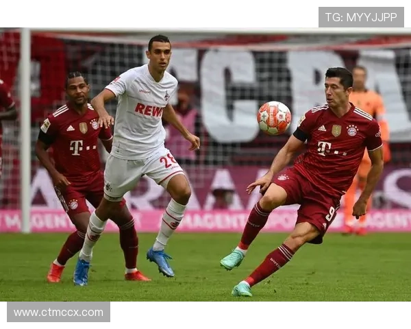 拜仁球队大巴遇严重堵车或导致客战门兴比赛推迟十五分钟开球